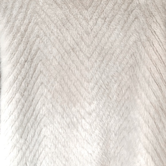 Guess size L faux fur 3/4 coat - Picture 15 of 16